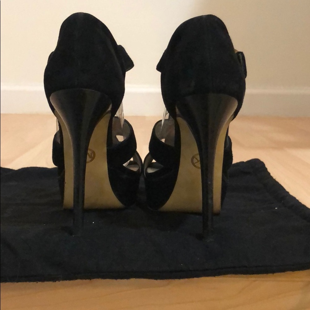 Shoes - Picture 3 of 4